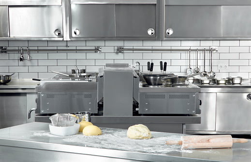 Meble nierdzewne jako rozwiązanie polecane dla gastronomii