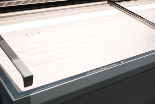 Solówki, wyspy, ciągi – sposoby ekspozycji zamrażarek skrzyniowych